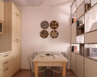 إيتاليان واي - بليجني 39 ستوديو - ميلان - غرفة طعام