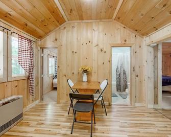 Dog-friendly house with water sports gear, firepit, grill, & enclosed yard - Fayette - Comedor