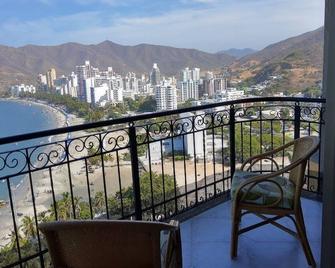Best view in Rodedero! Peaceful location. Well equipped studio right over beach. - Santa Marta - Balkon
