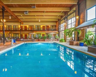 Wyndham Garden York - York - Piscina