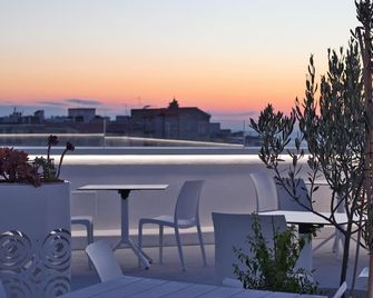 Hotel Peschici - פצ'יסי - מרפסת