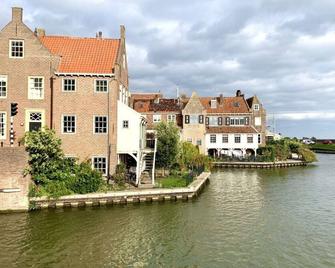 Oceanhouse Comfortable holiday residence - Den Oever - Edificio
