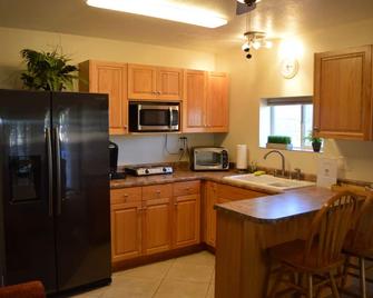 Studio Guest house on a 1.5 acre fenced property - Apache Junction - Kitchen