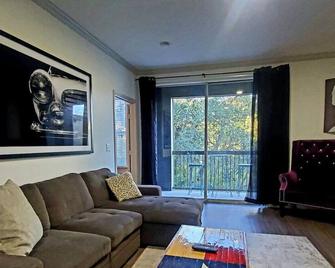 SoCo Cool! Huge, stylish and great location! - Austin - Wohnzimmer