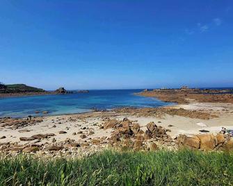 Le Gîte \'les Sources de Guerzouil\' Vous Accueille Dans son bel Écrin de Verdure - Callac - Playa