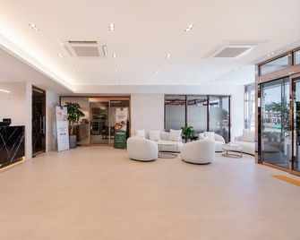 Pohang Yeongildae Beach Hotel - Pohang - Lobby