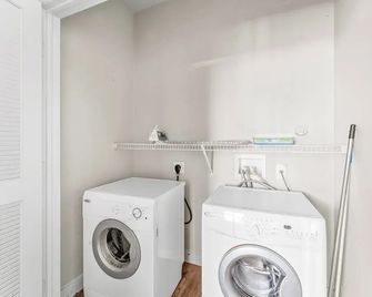 Airy Soco 2BR King Suite w Gympickleballlaundry - Austin - Laundry facility