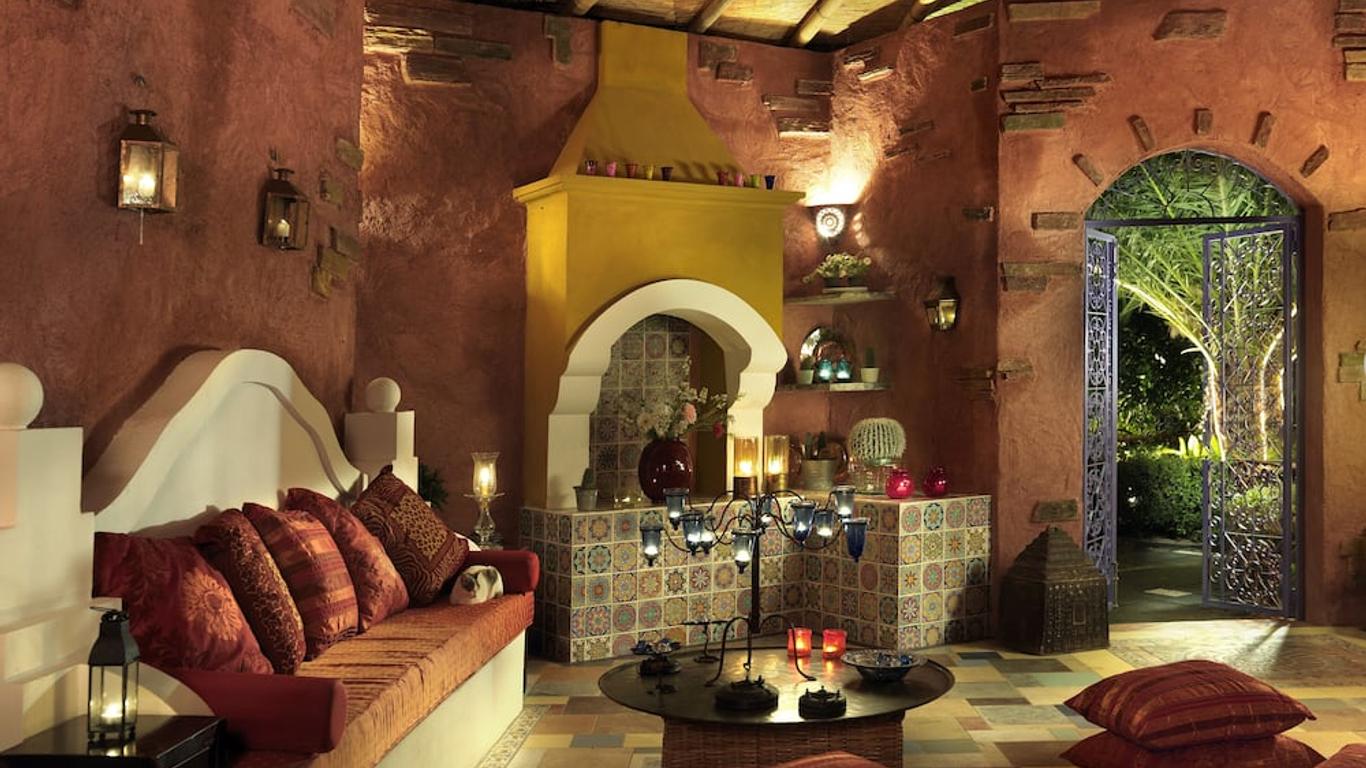 Dionysos Hotel