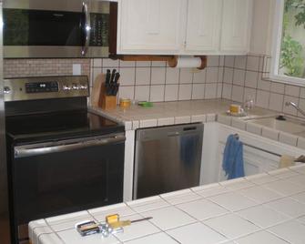 Charming, quiet, and private 3BR, 2BA in Aptos hills - Watsonville - Kuchyň