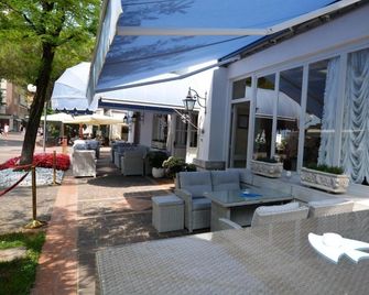 Hotel Villa Erica - Grado - Patio