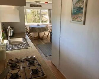 Cosy and rural Lodge at Goldhill Glamping - Shaftesbury - Kuchyň