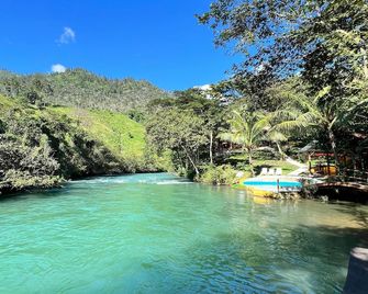 Hostal Oasis The Traveler - Lanquín - Outdoors view