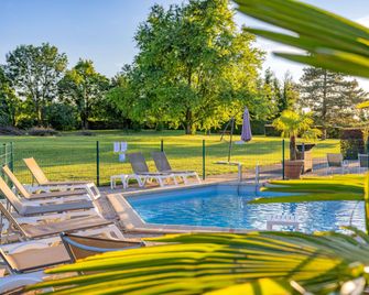 Mercure Lyon Est Villefontaine - Villefontaine - Pool