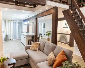 Fletcher Nc Getaway - Fletcher - Living room