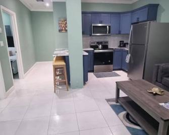 Sheer Bliss Apt 5 - Georgetown - Kitchen