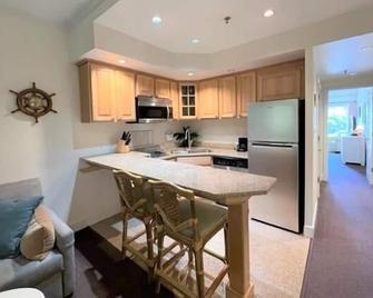 Just Beachy! Short walk to the beach, shops and ferry! - Hatteras - Kitchen