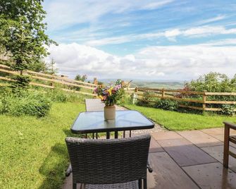The Journeyman Luxury Shepherds Hut - Barnoldswick - Balcón