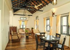 The Paro Homestay Ashtamudi - Kollam - Dining room