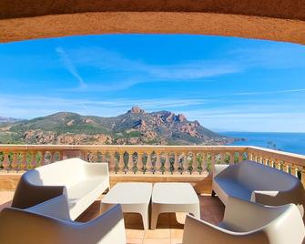 Villa for 14 people with private pool and Sea view - Anthéor - Balcón