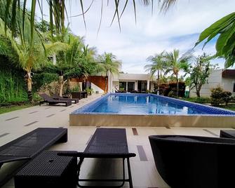 D'season Hotel Karimunjawa - Karimunjawa - Pool