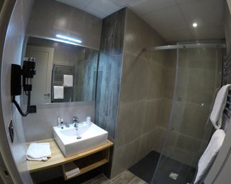 Hotel Les Brises - La Rochelle - Bad