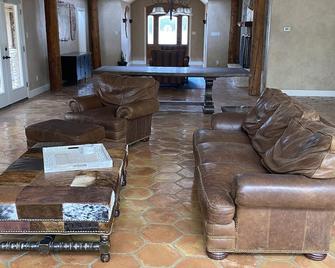 Live Water Lodge On Johnson Creekbr4 Bedrooms Sleep 9, 3.5 Baths - Ingram - Lobby