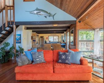 Spacious Home, Steps 2 Twin Lakes Beach & Harbor, Spa, Large deck, Wifi, Pets - Santa Cruz - Sala de estar