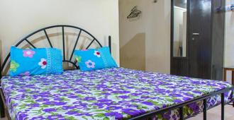 Raikar Guest House - Bogmalo - Bedroom