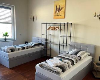 DZ Appartements - Ferienwohnung mit Whirlpool und Freiem Wlan - Wittenberge - Schlafzimmer