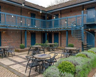 The Bird In Hand - רידינג - פטיו