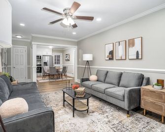 Wonderful - City Centered Private New Home - Rocky Mount - Living room