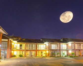 Cranford Oak Motel - כרייסטצ'רץ' - בניין