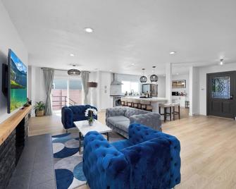 New Lux 5br Villa Near Disney, Knotts, La, Oc With Hot Tub & Games - Fullerton - Living room
