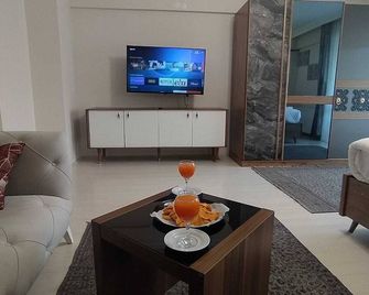 Bolu Deluxe Otel - Bolu - Living room