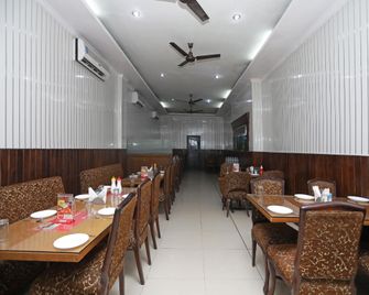 OYO 7928 Hotel Sehgal - Bareilly - Restaurant