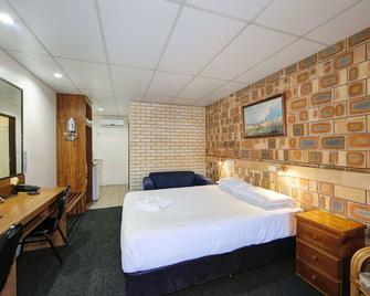 Chalet Motor Inn - Bundaberg - Bedroom