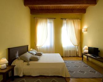 Piazza Azuni 18 Guest House - Sassari - Habitación