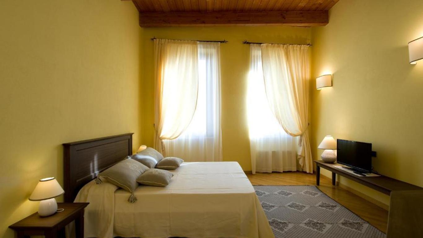 Piazza Azuni 18 Guest House
