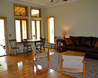 Waterfront Home on Lake Elmore - Relax and enjoy four season recreation - Morrisville - Sala de estar