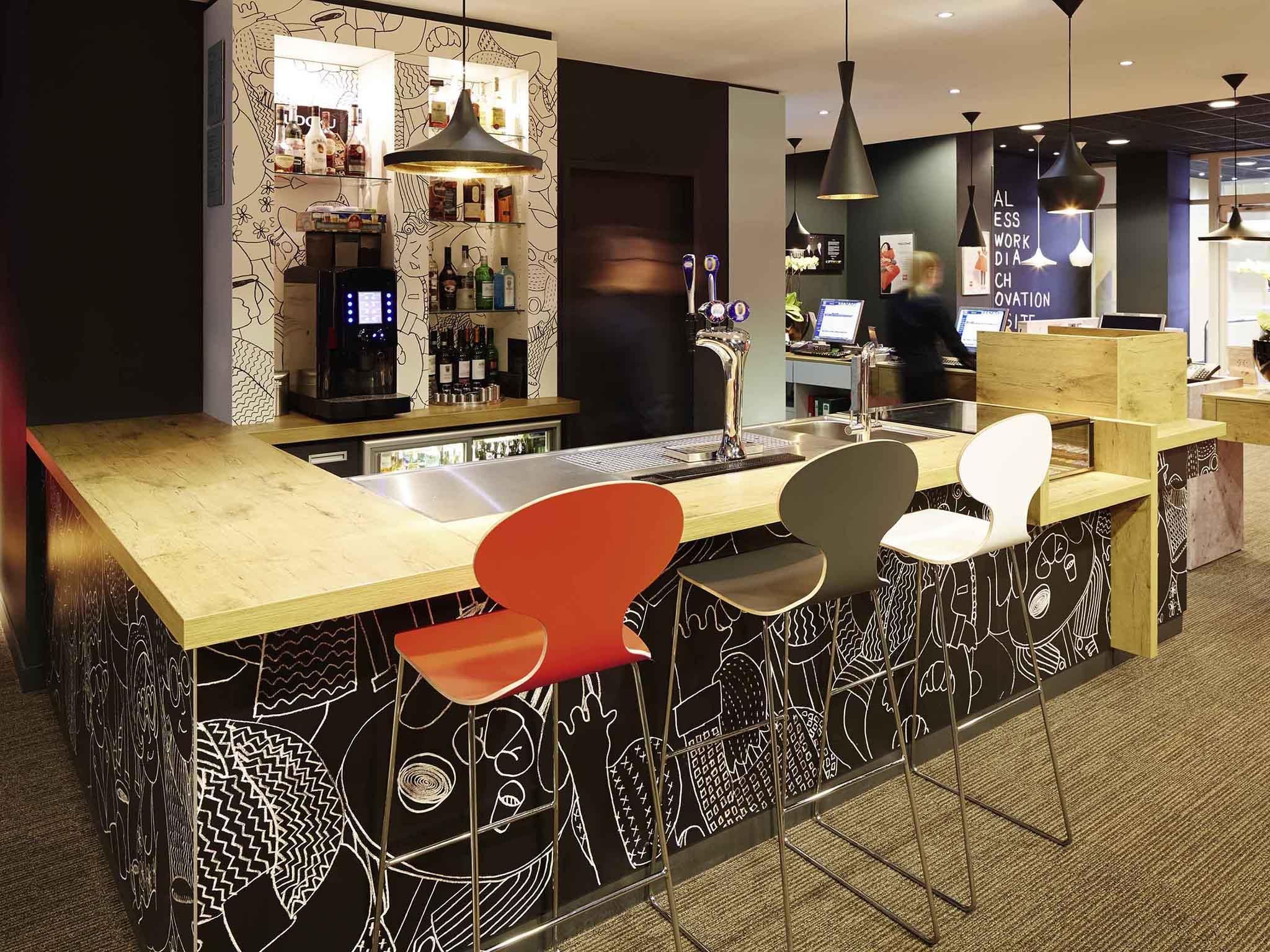 ibis Reading Centre - Reading - Bar