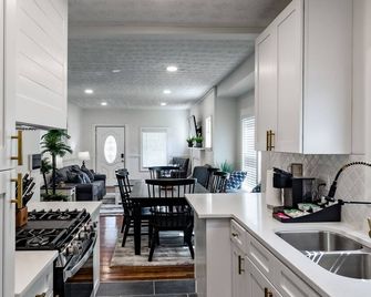 Cozy Full Size House - One-Block from Hinkle Field House at Butler University. - Indianapolis - Cuina