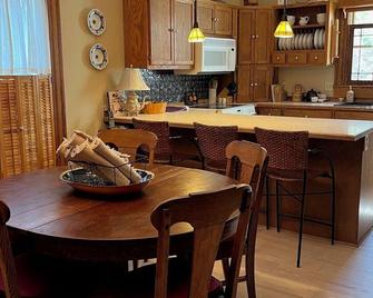 1910 Montana Charm! Experience the warmth and feel of a small- town home! - Big Timber - Cocina