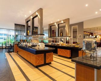 Plaza Premium Köln - Köln - Prasmanan