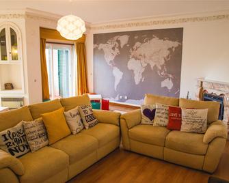 Help Yourself Hostels Carcavelos Coast - Cascais - Sala de estar