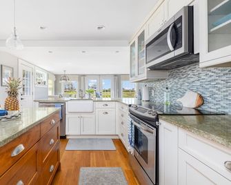 Coastal Farmhouse Retreat in Little Compton, RI – Your Perfect Seaside Getaway - Little Compton - Küche