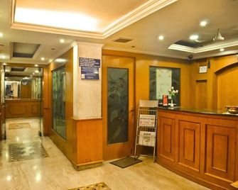 SS Hotels - Tiruppur - Rezeption