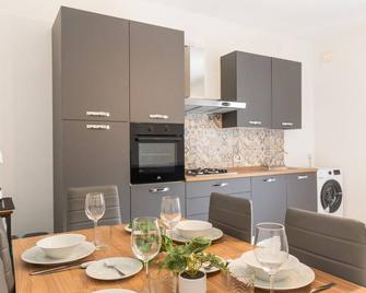 Charming 3-Bed in St Pauls 2-Hosted by Sweetstay - Saint Paul’s Bay - Dining room