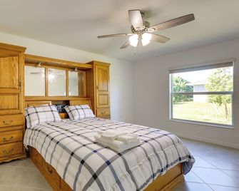 Airy Port Charlotte Home w/ Smart TV Near Beaches! - Port Charlotte - Bedroom