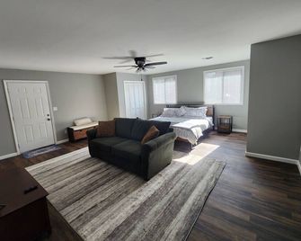 Brand new home - completely remodeled 4 bed 3 bath - Pet friendly! - Douglasville - Living room