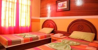 OYO 1048 Jomckayl Apartelle - Naga City - Bedroom